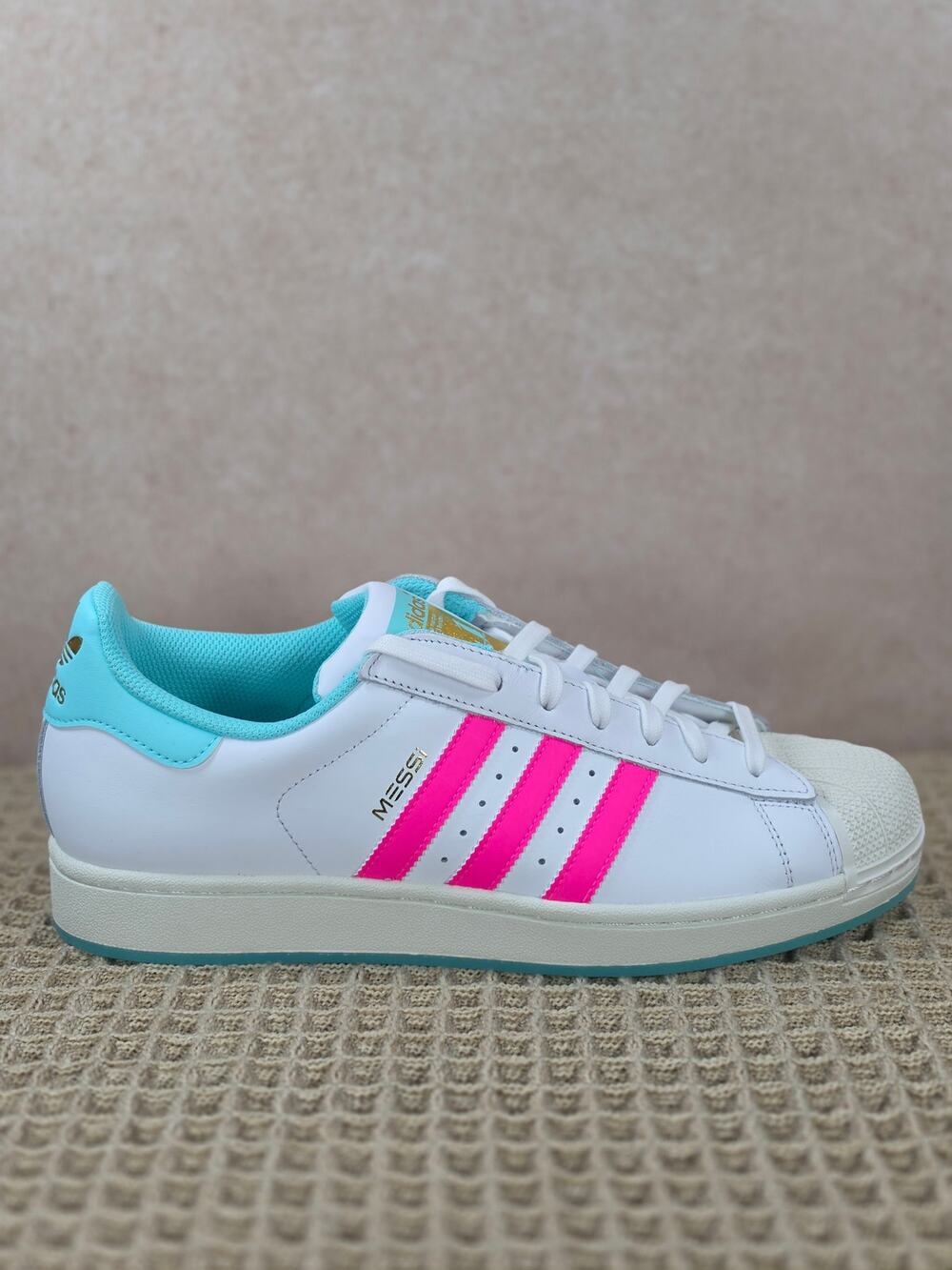 Adidas Superstar Messi JR1979 Men’s 10.5 White Pink Aqua Sneakers BNIB